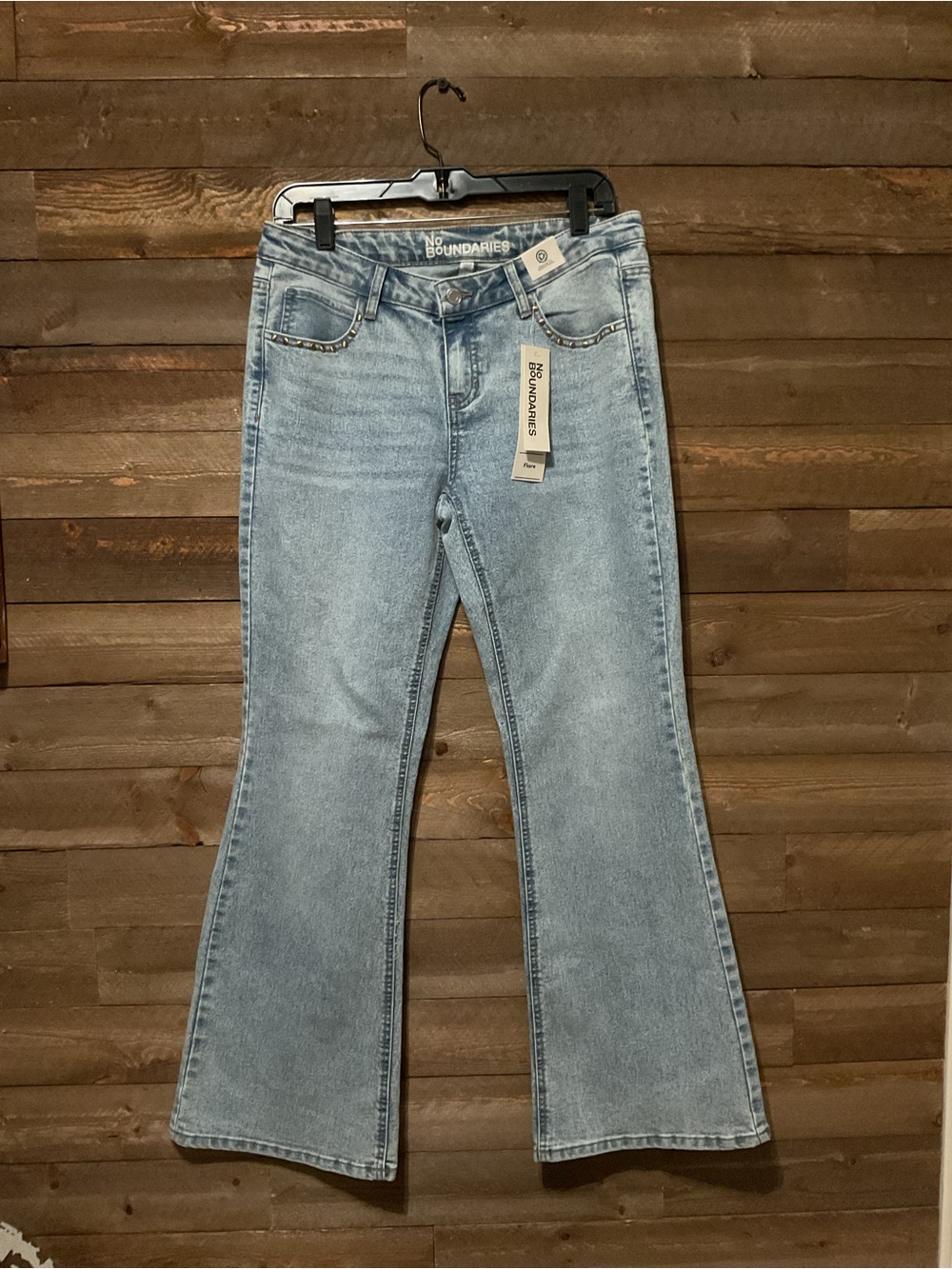 No Boundaries Stud Detail On Pocket Front Low Rise Light Wash Flare Jeans Size 8